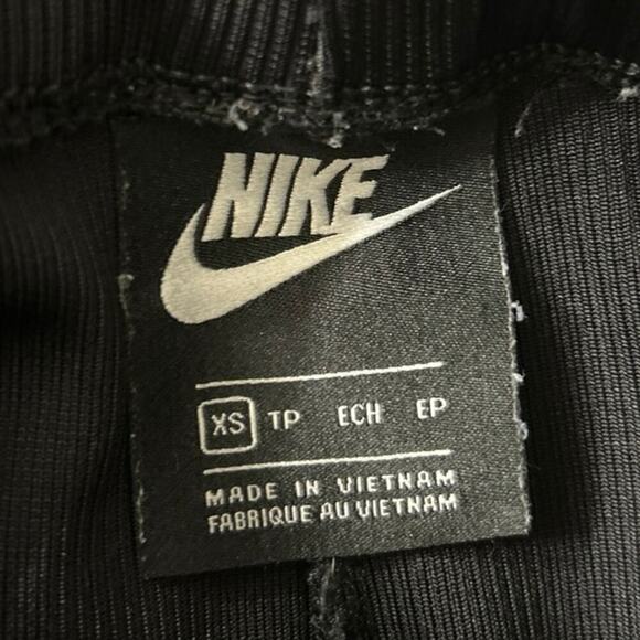 Nike Black Wide-Leg Pants - Picture 11 of 14